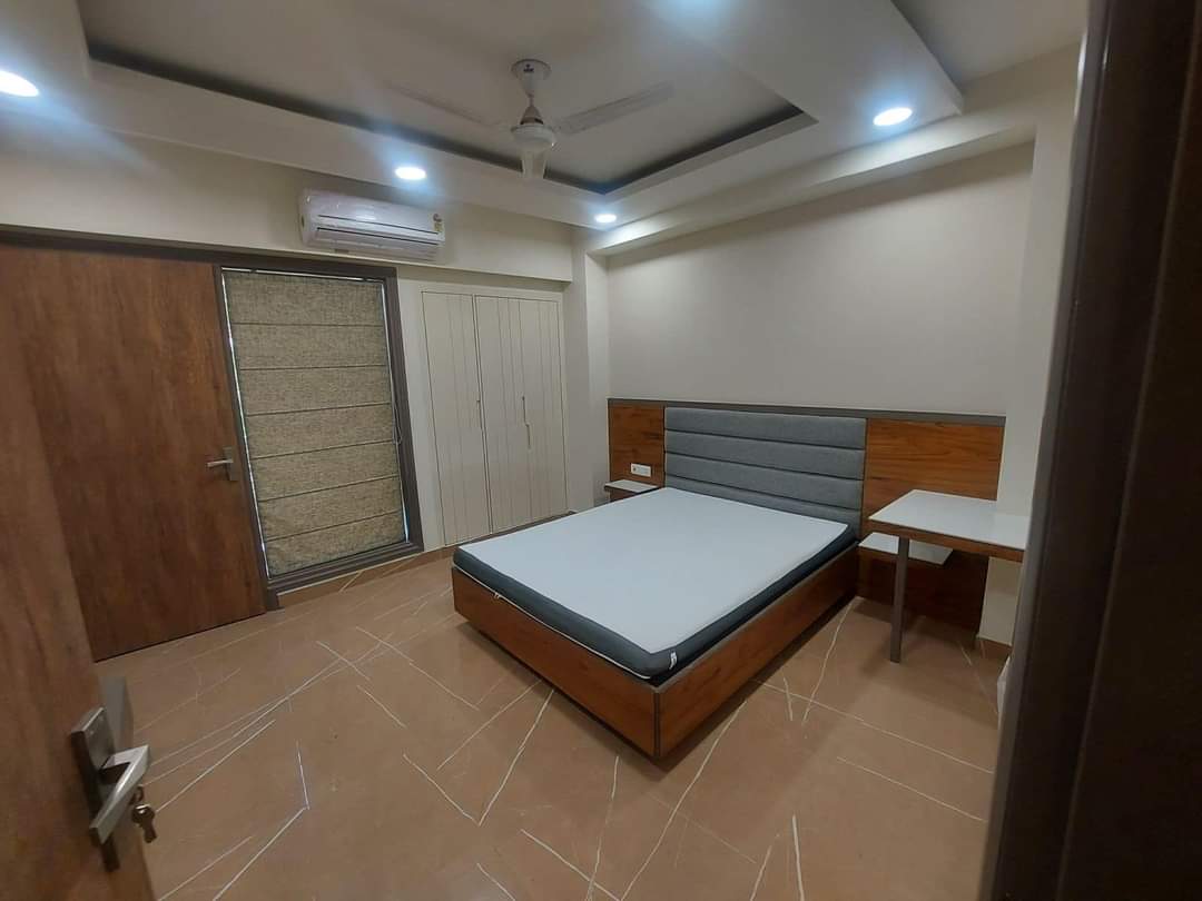 Rental 3 Bedroom 300 Sq.Ft. Builder Floor in Unitech Greenwood City