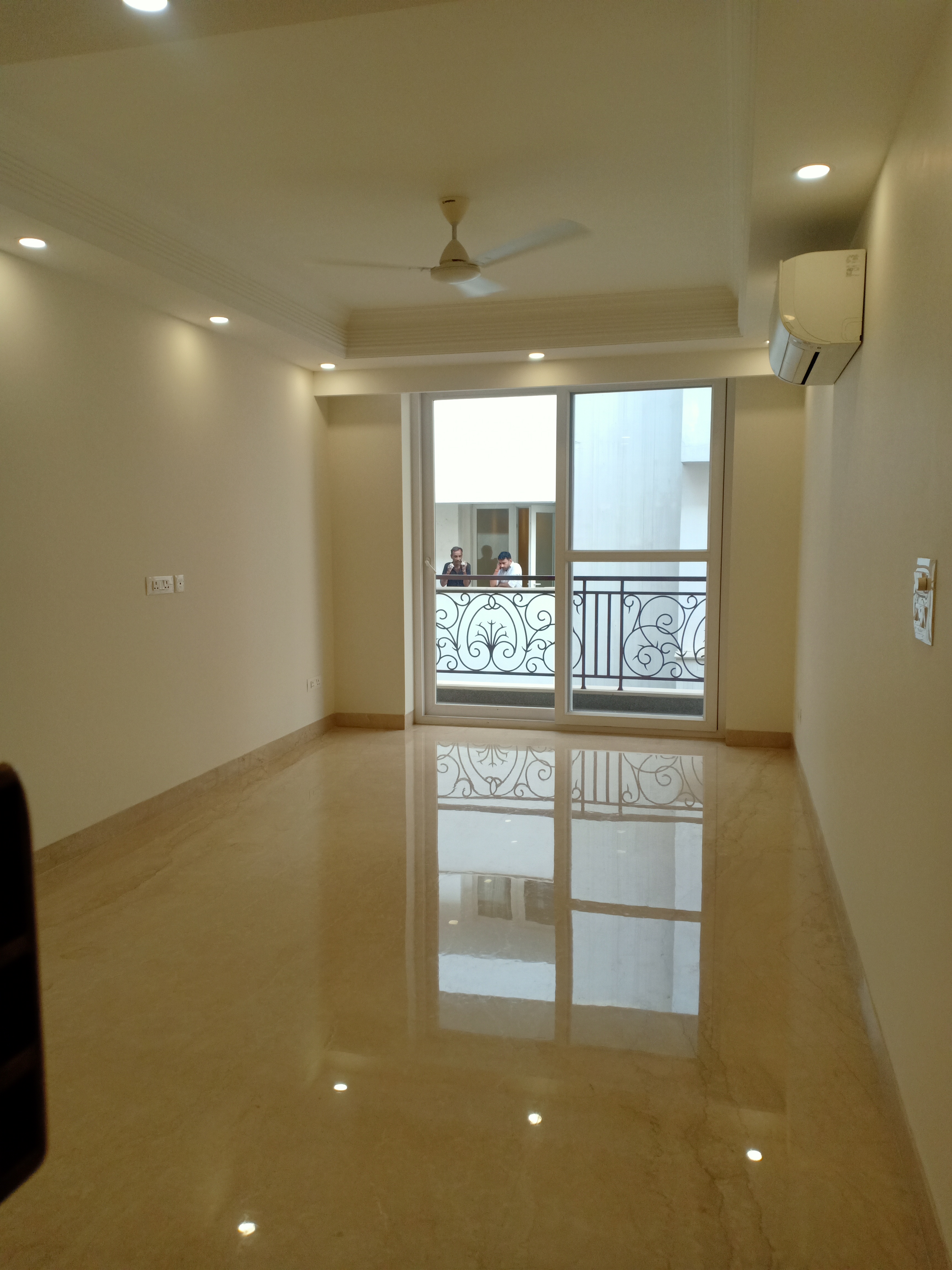 Resale 4 Bedroom 2700 Sq.Ft. Apartment in RWA Hauz Khas Block C 1, Hauz