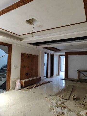 Room in 3 BHK Builder Floor at Puri Aman Vilas, Sector 89 – for Sale
