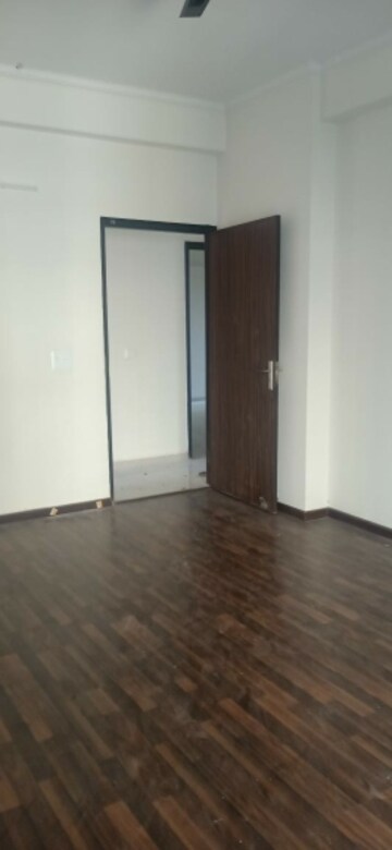 Room in 3 BHK Apartment at Antriksh Green, Sector 50 – for Rent