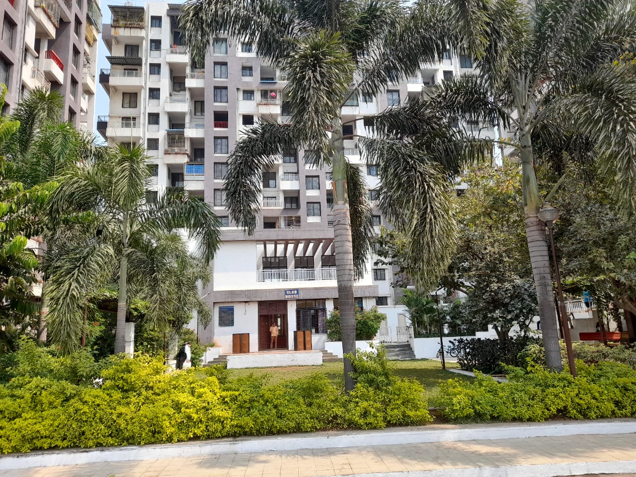 Resale 2 Bedroom 910 Sq.Ft. Apartment in Venkatesh Oxy Valley Phase 2