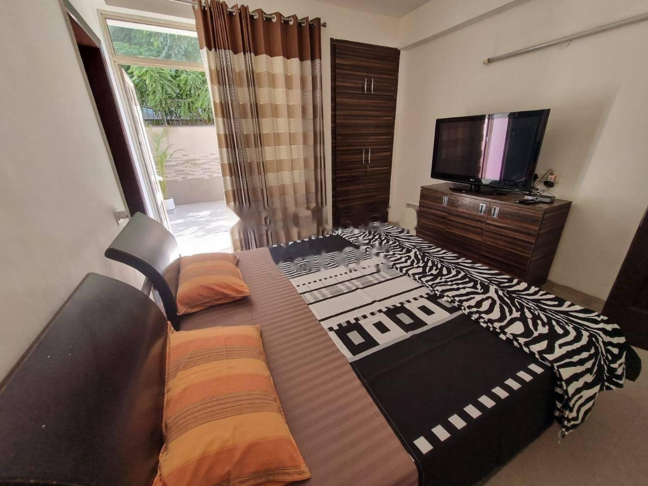 Rental 3.5 Bedroom 1350 Sq.Ft. Apartment in Unitech Espace Nirvana