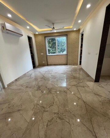Building Lobby in 3.5 BHK Apartment at Unitech Harmony, Sector 50 – for Rent