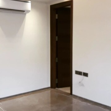 Room in 3 BHK Builder Floor at DLF City Gurgaon, Sector 27 – for Rent