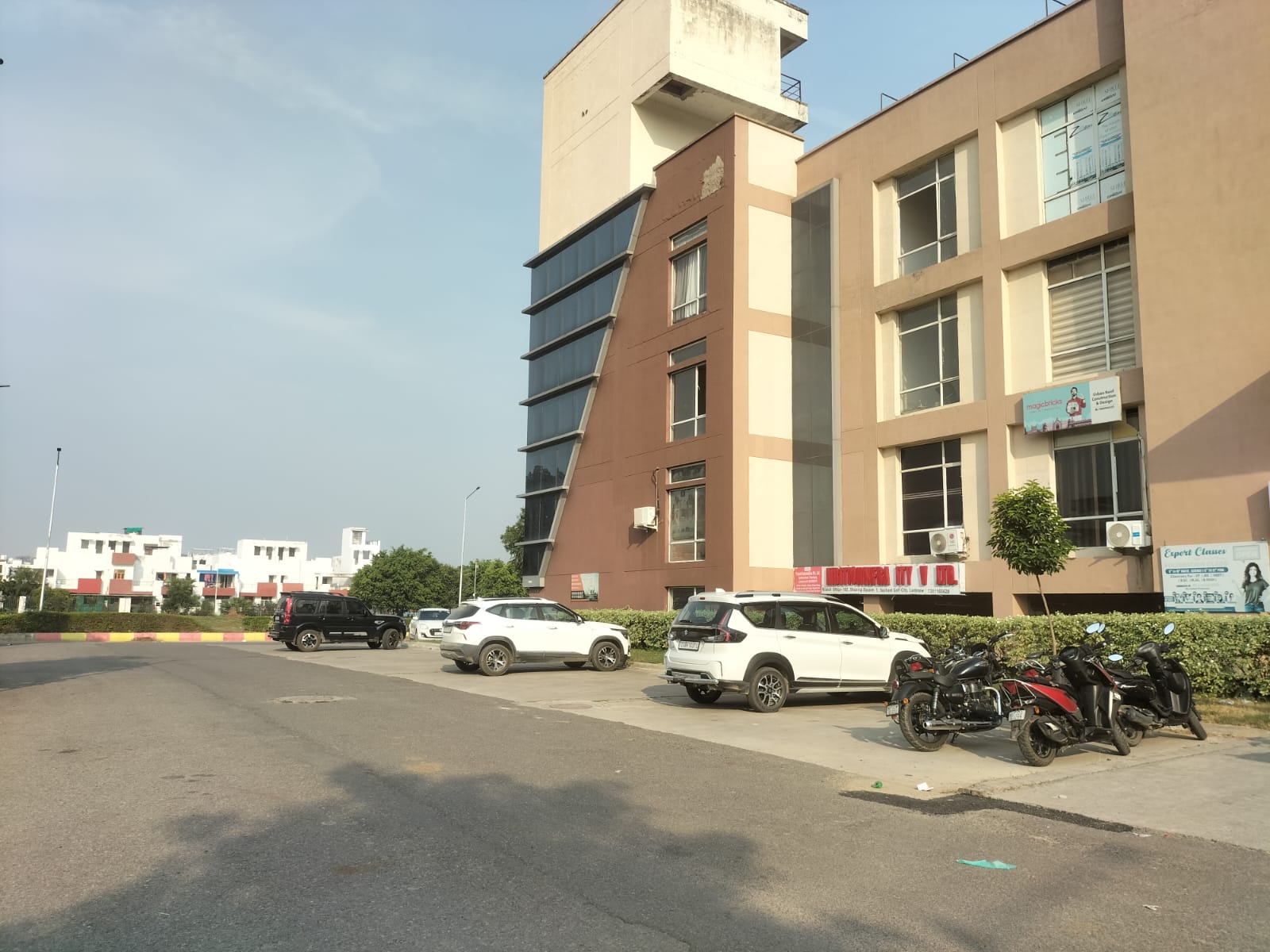 Office Space For Sale in Shopping Square