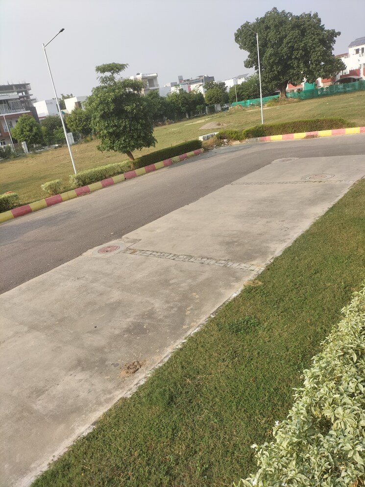 Garden, sushant golf city Commercial Shop 438 Sq.Ft. In Sushant Golf City Lucknow 6163392