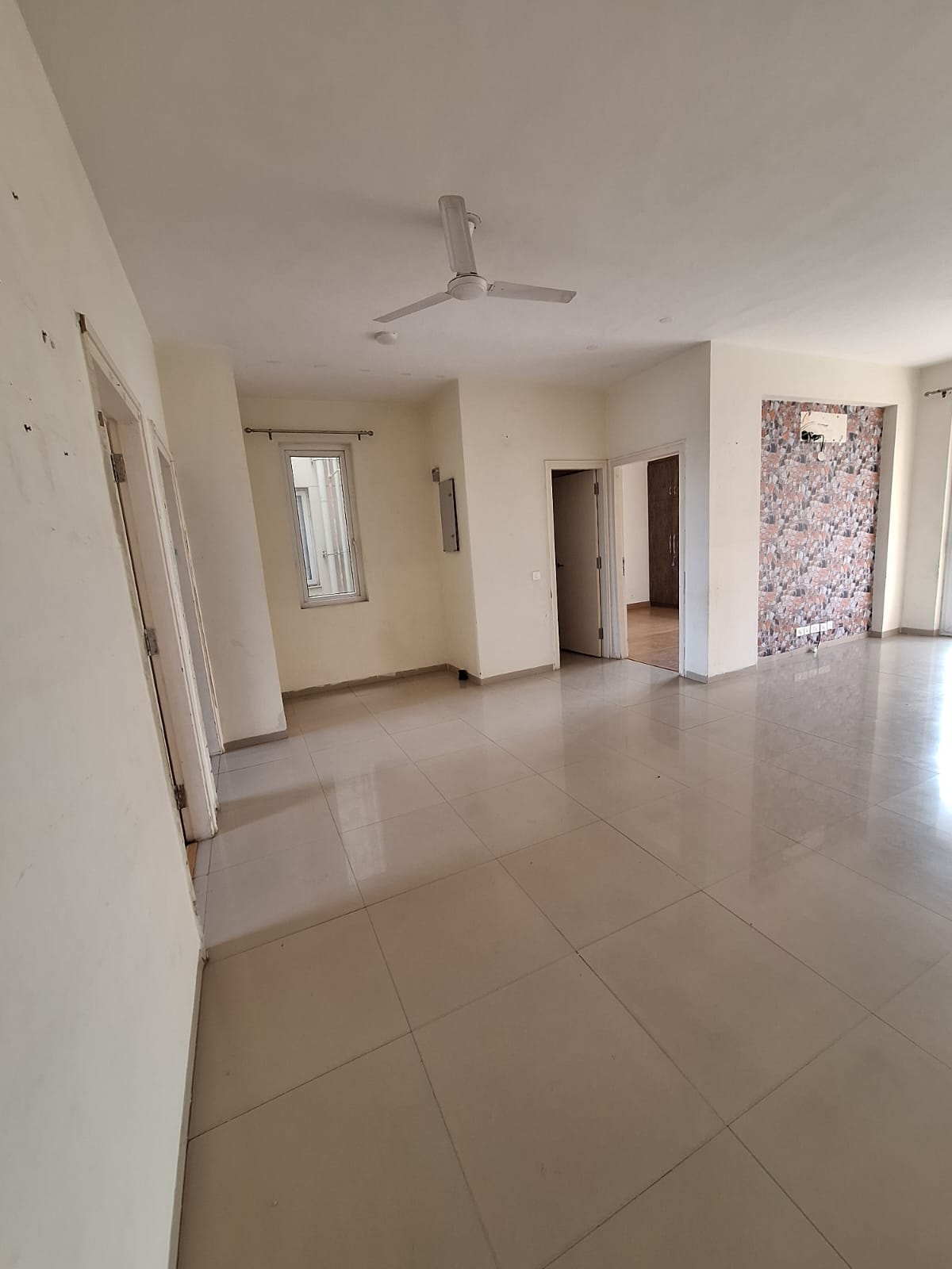 Rental 4 Bedroom 1950 Sq.Ft. Apartment in Emaar Palm Hills, Sector 77 Gurgaon 6164598