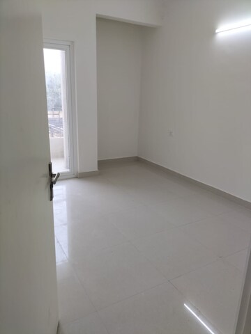 Room in 3 BHK Apartment at Pardos Okas Residency, Sushant Golf City – for Sale