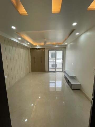 Kitchen in 4 BHK Apartment at DLF Trinity Towers, Dlf Phase V – for Rent