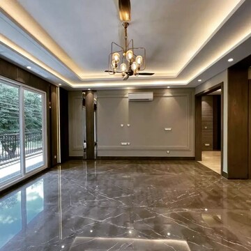 Room in 3 BHK Apartment at DLF The Wellington Estate, Dlf Phase V – for Rent