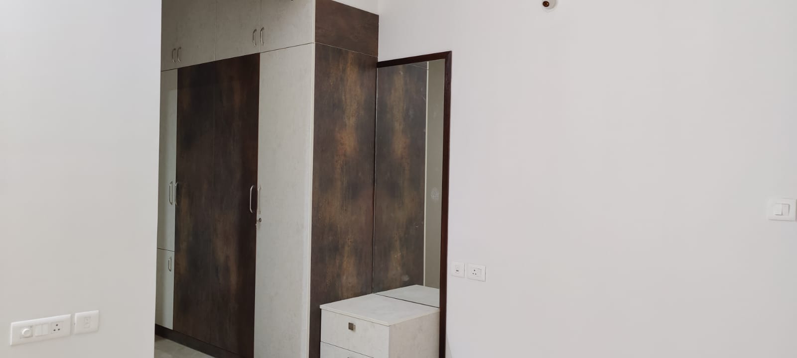 Rental 4 Bedroom 2710 Sq.Ft. Apartment in Prestige Falcon City