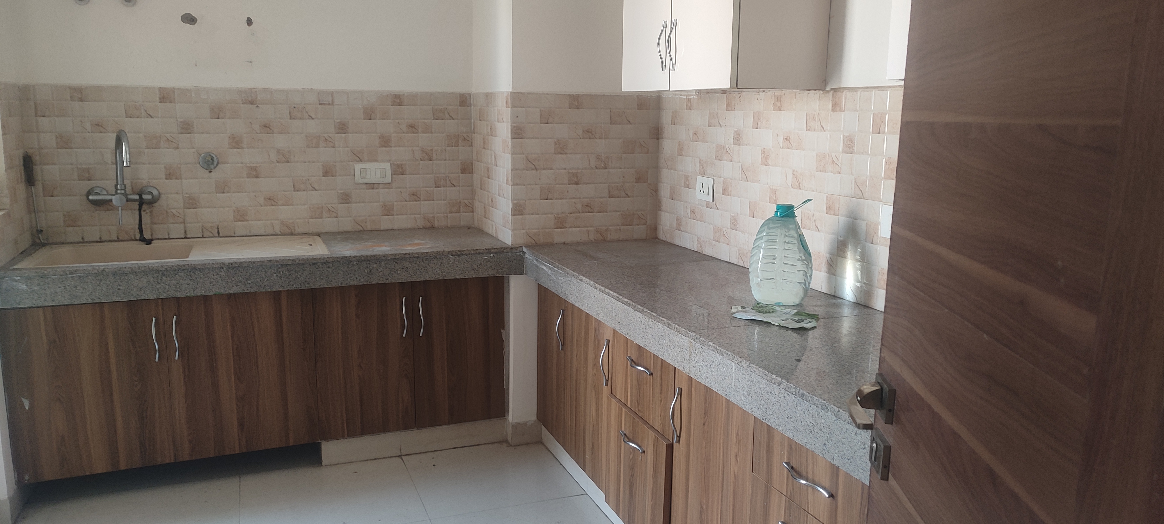 Rental 3.5 Bedroom 1830 Sq.Ft. Apartment in Shalimar Vista, Gomti Nagar