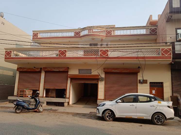 2 Bedroom 120 Sq.Mt. Independent House in Noida Ext Sector 3 Greater Noida