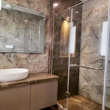 Bathroom in 3 BHK Builder Floor at DLF City Gurgaon, Sector 27 – for Rent