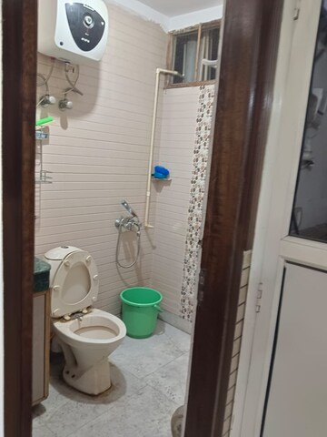 Attached Bathroom in 1 BHK Builder Floor at Lajpat Nagar 4 – for Rent