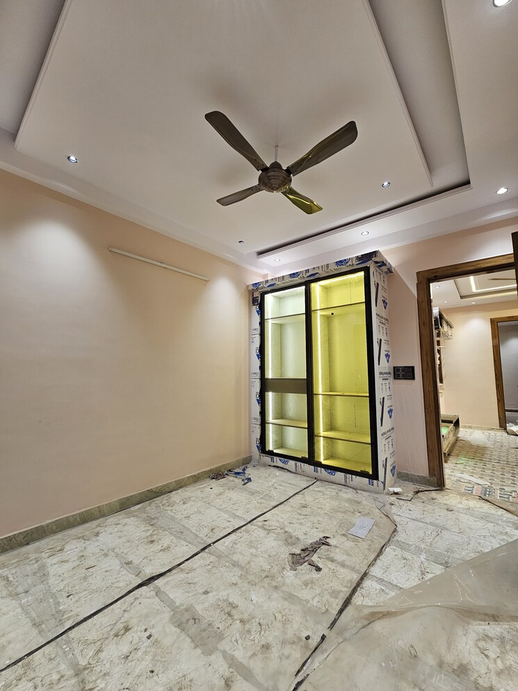 3 Bedroom 125 Sq.Yd. Builder Floor in Laxmi Nagar Delhi