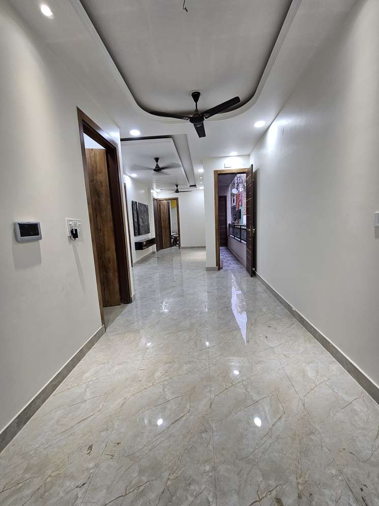 3 Bedroom 125 Sq.Yd. Builder Floor in Laxmi Nagar Delhi