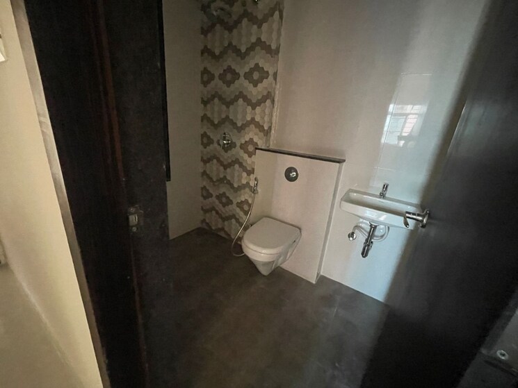 Bathroom, sheth-midori 2 Bedroom 795 Sq.Ft. Apartment In Dahisar East Mumbai 6172554