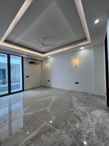 Room in 3 BHK Builder Floor at Unitech South City 1, Sector 41 – for Sale
