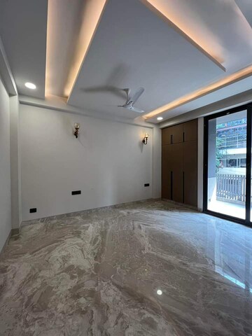 Room in 3 BHK Builder Floor at Unitech South City 1, Sector 41 – for Sale