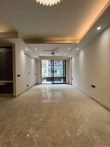 Room in 3 BHK Builder Floor at Unitech South City 1, Sector 41 – for Sale