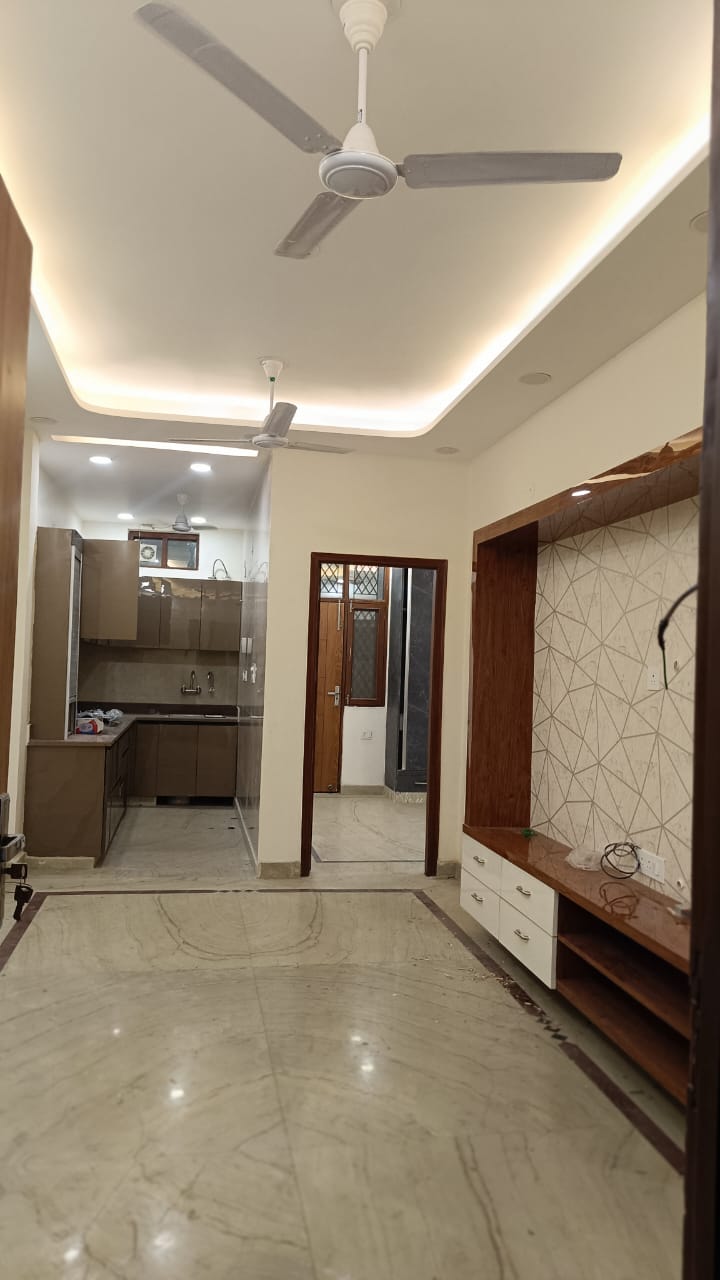 Rental 2.5 Bedroom 800 Sq.Ft. Apartment in Ekta Apartments Paschim