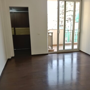 Room in 4 BHK Apartment at Emaar The Palm Springs, Sector 54 – for Rent