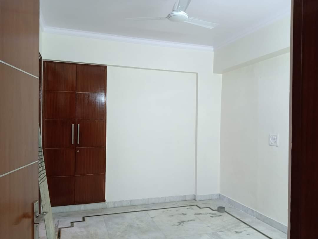 Rental 3 Bedroom 1100 Sq.Ft. Builder Floor in Rohini Sector 7 Delhi 6179780
