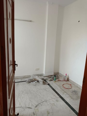Room in 3 BHK Apartment at Lajpat Nagar – for Rent