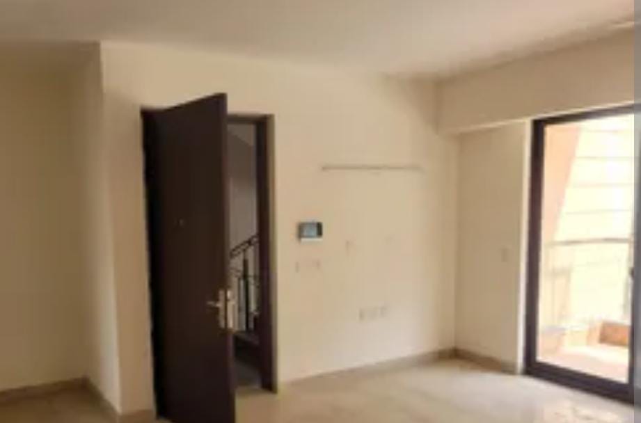 Resale 3 Bedroom 2927 Sq.Ft. Apartment in Tata Raheja Raisina Residency