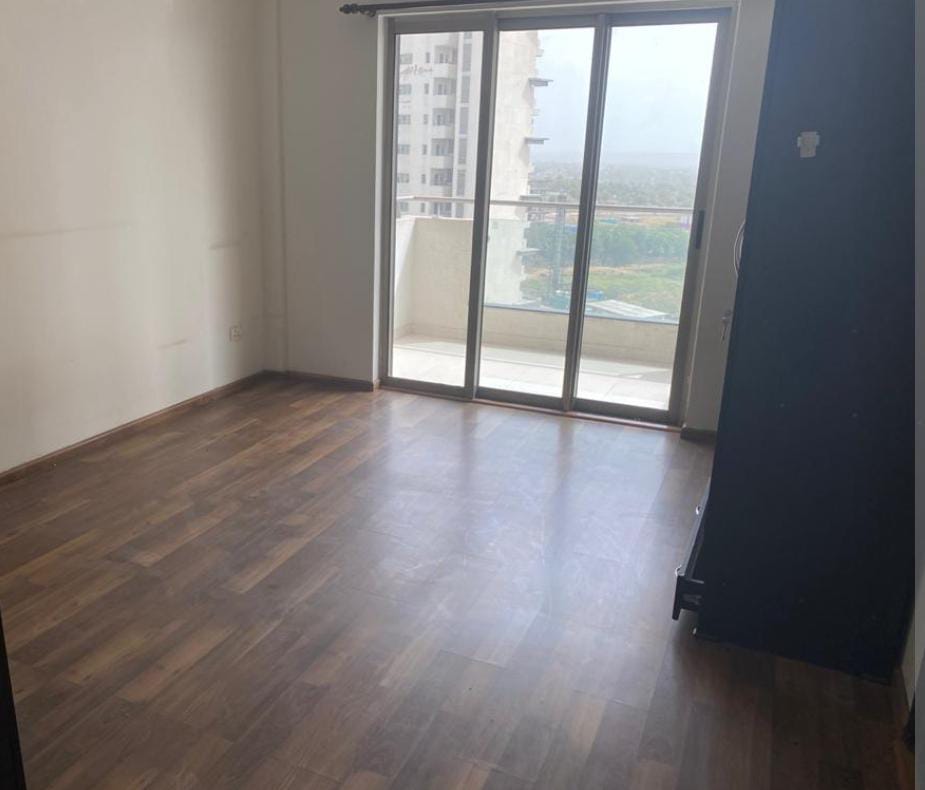 Resale 3 Bedroom 2927 Sq.Ft. Apartment in Tata Raheja Raisina Residency