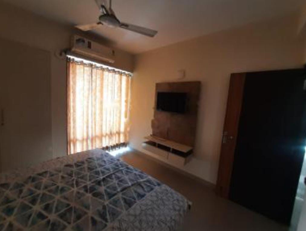 Resale 3 Bedroom 2927 Sq.Ft. Apartment in Tata Raheja Raisina Residency