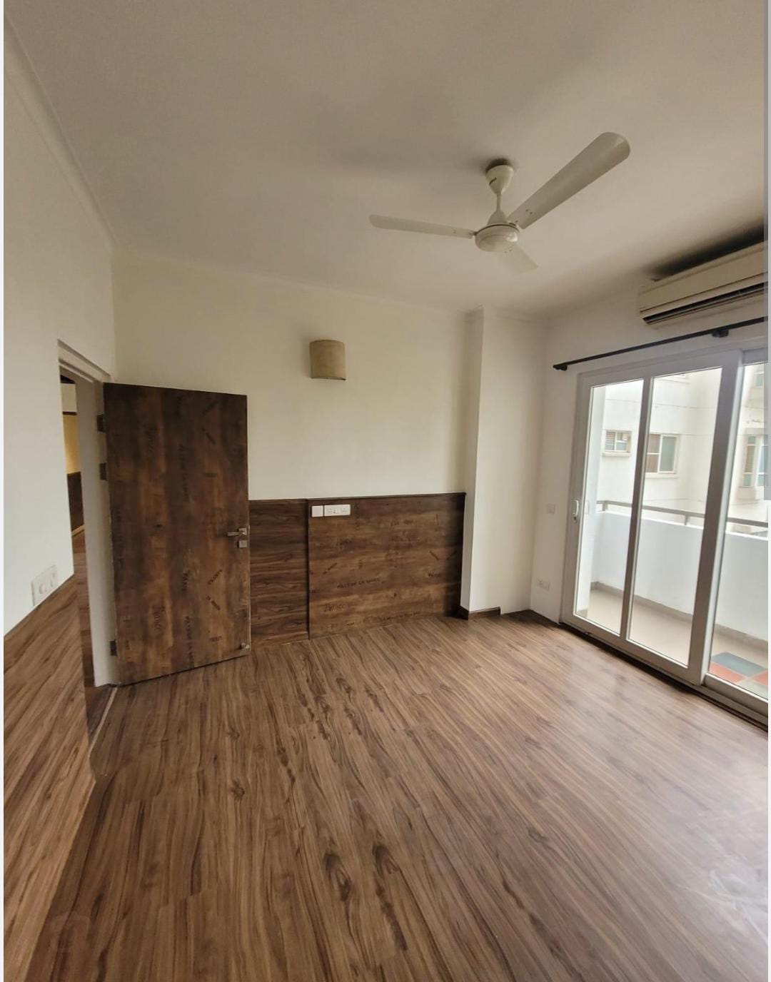 Resale 3 Bedroom 2927 Sq.Ft. Apartment in Tata Raheja Raisina Residency