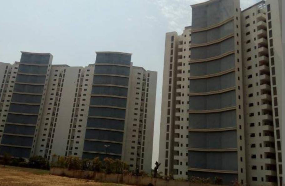 Resale 3 Bedroom 2927 Sq.Ft. Apartment in Tata Raheja Raisina Residency