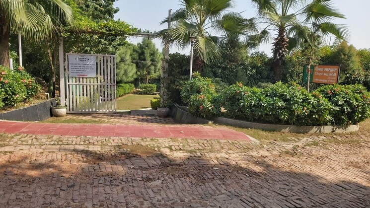 Garden, knowledge park ii greater noida  150 Sq.Yd. Plot In Knowledge Park Ii Greater Noida Greater Noida 6182273