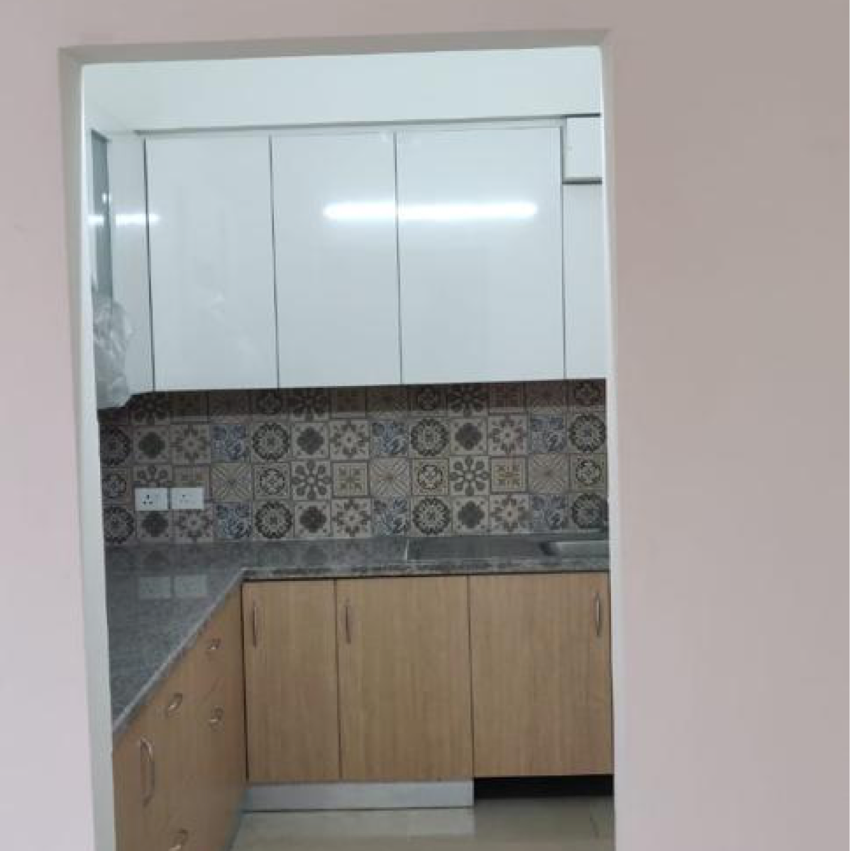 Rental 3.5 Bedroom 1800 Sq.Ft. Apartment in Ramprastha Primera, Sector