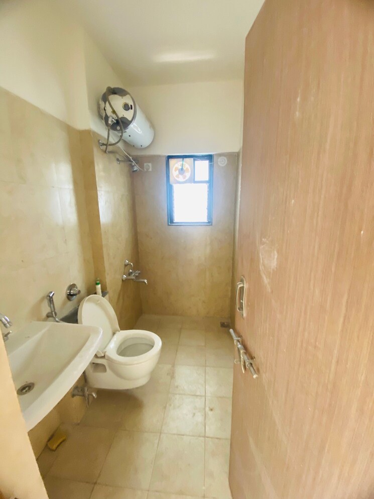 Bathroom, raheja-vistas-phase-3 2 Bedroom 850 Sq.Ft. Apartment In Mohammadwadi Pune 6182701