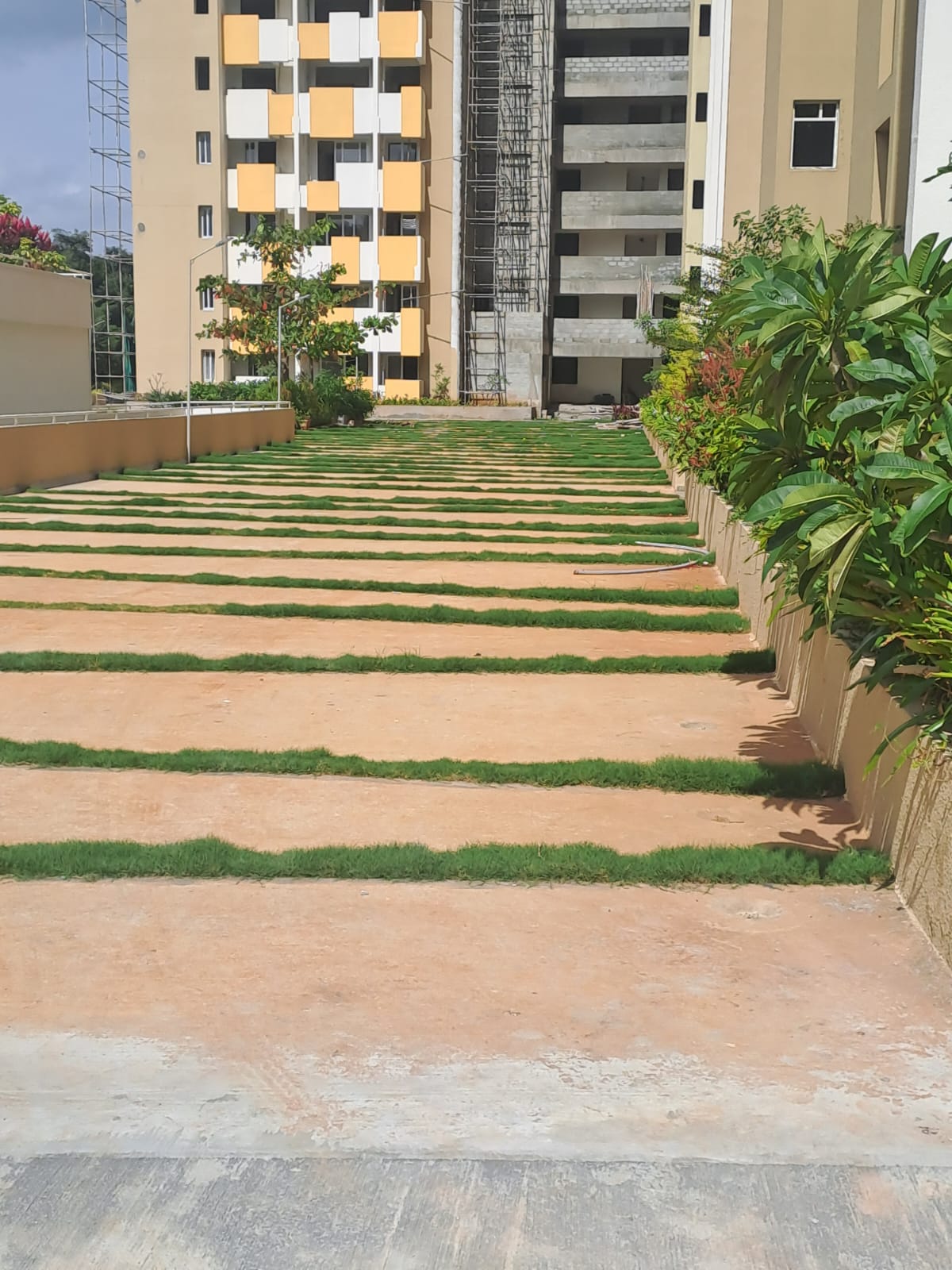 Resale 2 Bedroom 1220 Sq.Ft. Apartment in Pragathi Amber, Electronic