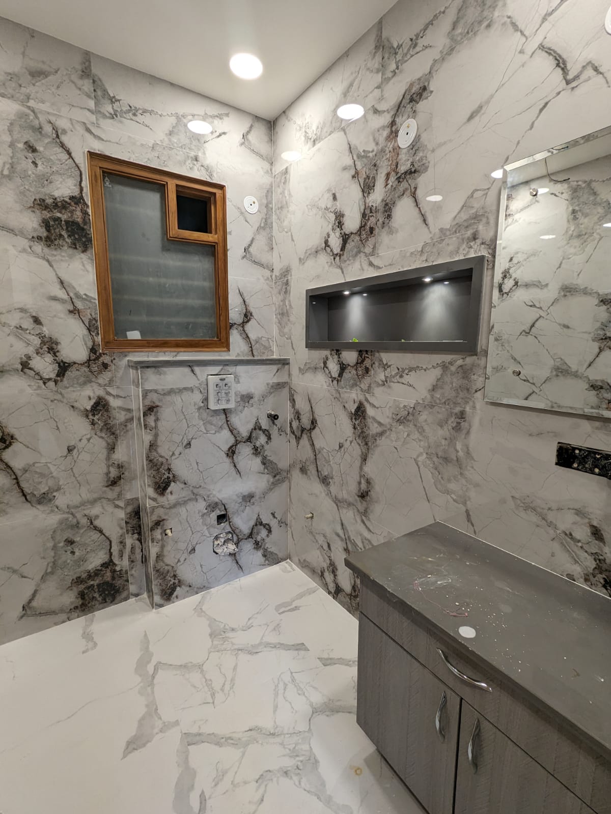 Rental 3 Bedroom 1800 Sq.Ft. Builder Floor in Richlook Elegant Floors