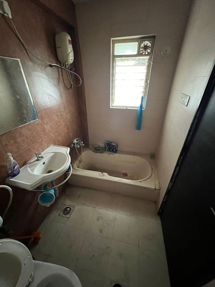 Bathroom, mittal-life-park 2 Bedroom 1150 Sq.Ft. Apartment In Mohammadwadi Pune 6182959
