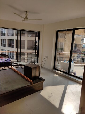 Bedroom in 3 BHK Apartment at Tain Square, Wanwadi – for Rent