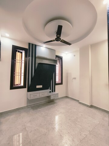 Room in 2 BHK Builder Floor at Dwarka Mor – for Rent