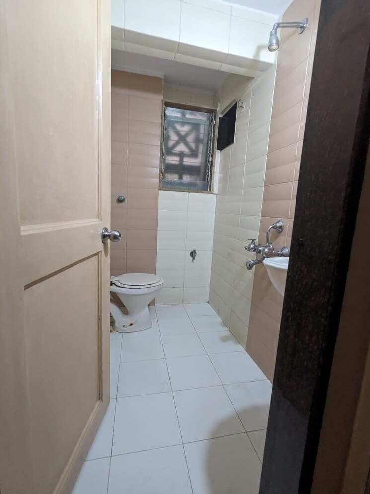 Bathroom, parsik nagar 1 Bedroom 600 Sq.Ft. Apartment In Parsik Nagar Thane 6198813