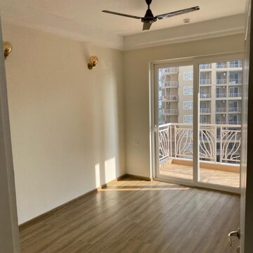 Room in 3 BHK Apartment at AIPL Zen Residences, Sector 70a – for Rent