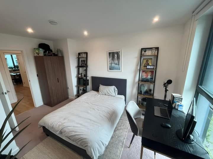 Rental 1 Bedroom 650 Sq.Ft. Apartment in DLF Oakwood Estate, Dlf Phase ii Gurgaon 6202965