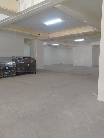 Parking in  Showroom at Goregaon East – for Rent