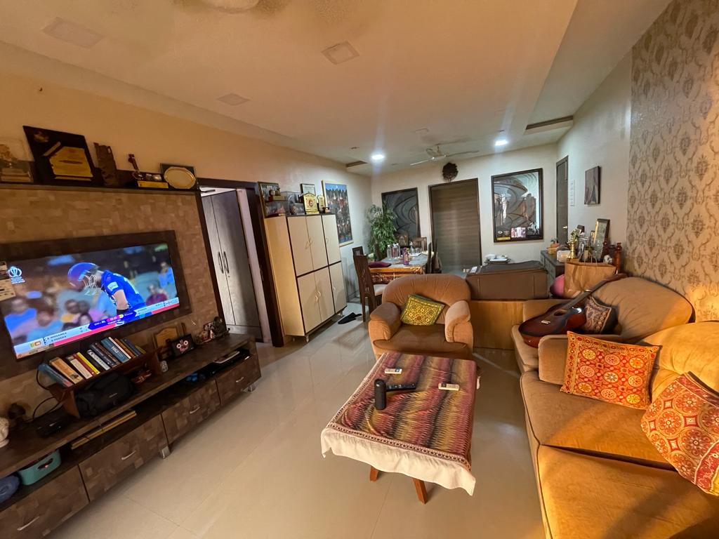 Rental 3 Bedroom 1650 Sq.Ft. Apartment in Seven Bunglow Mumbai 6205769