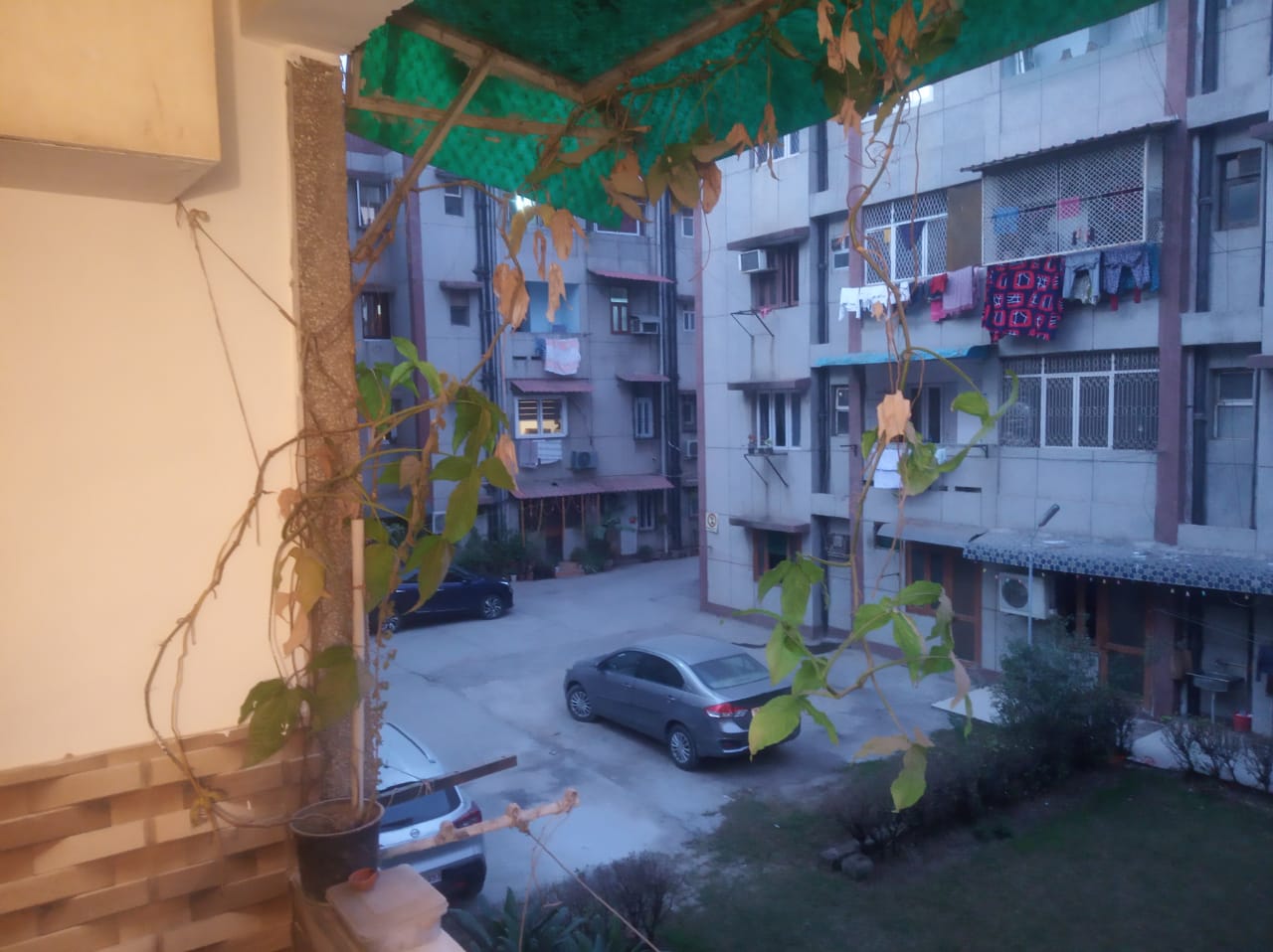 Rental 1 RK 220 Sq.Ft. Apartment in Paryatan Vihar Vasundhara Enclave, Vasundhara Enclave Delhi