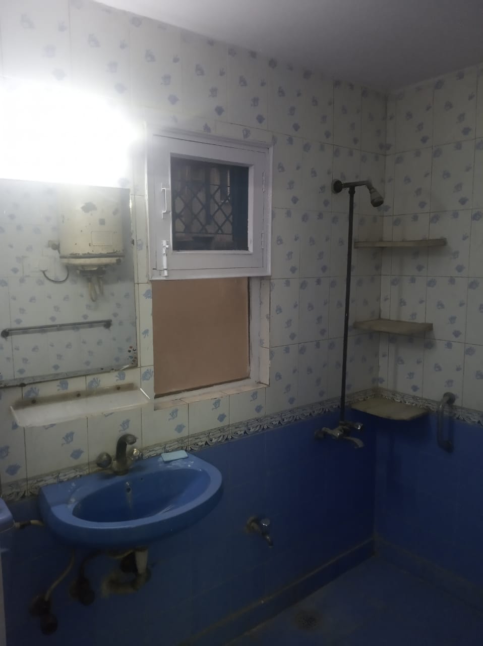 Rental 1 RK 220 Sq.Ft. Apartment in Paryatan Vihar Vasundhara Enclave