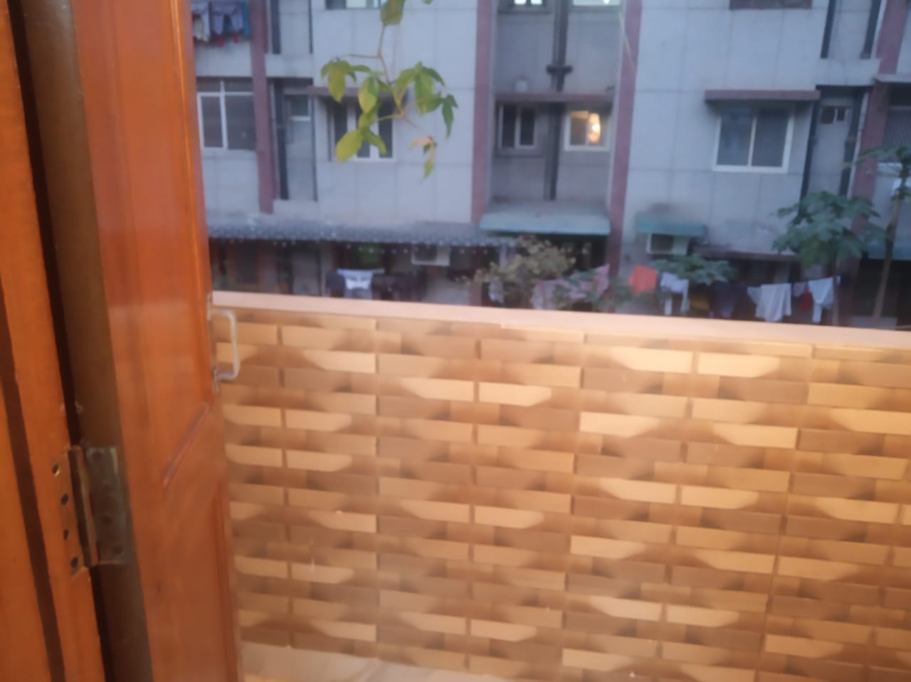 Rental 1 RK 220 Sq.Ft. Apartment in Paryatan Vihar Vasundhara Enclave